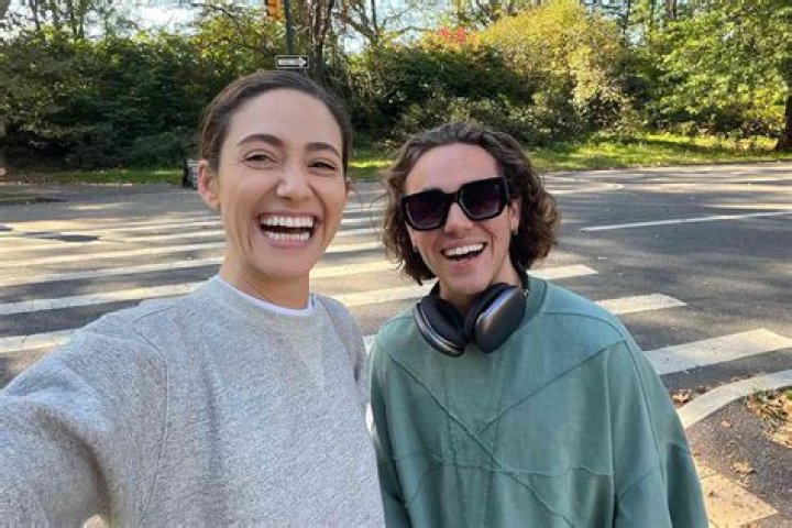 Ethan Cutkosky- Bio, Girlfriend, Net Worth, Height, Weight, Career