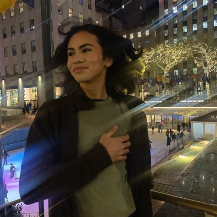 Is Deric McCabe Gay | Is He Boy Or A Girl