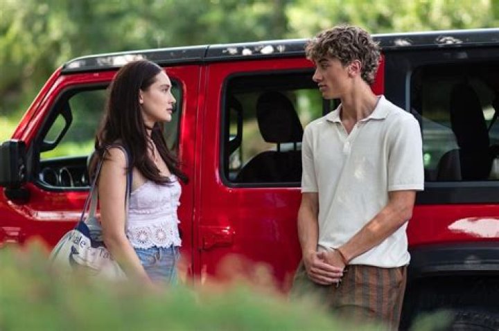 Lola Tung Boyfriend 2023 | Is She Dating Co Star Gavin Casalegno