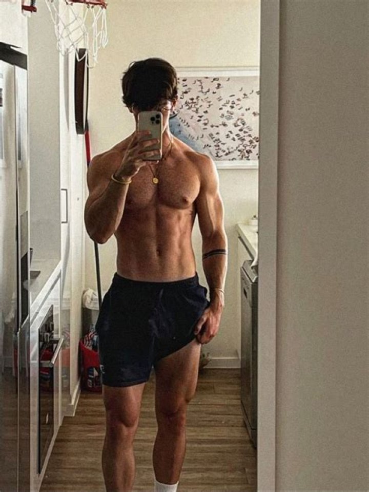 Manu Rios Leaked Video And Scandal: Shirtless Photo Gone Viral