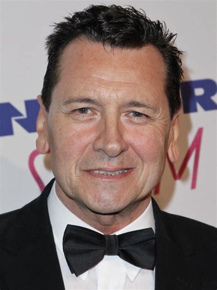 Mark Lindsay Chapman